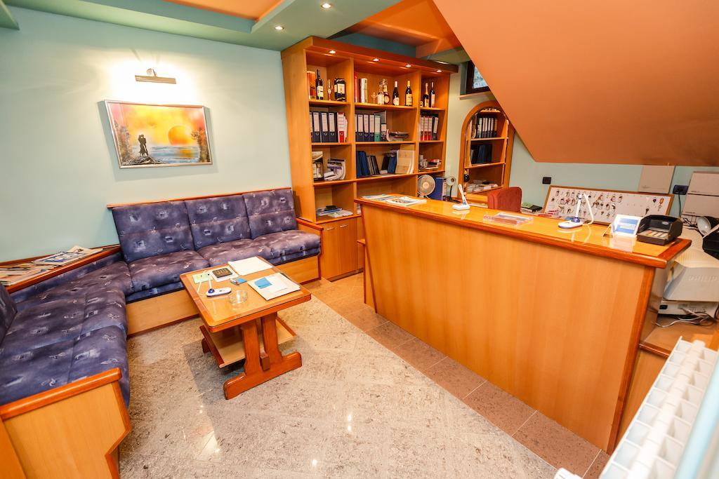 Guesthouse Varnica Kaštel Lukšić Exteriér fotografie