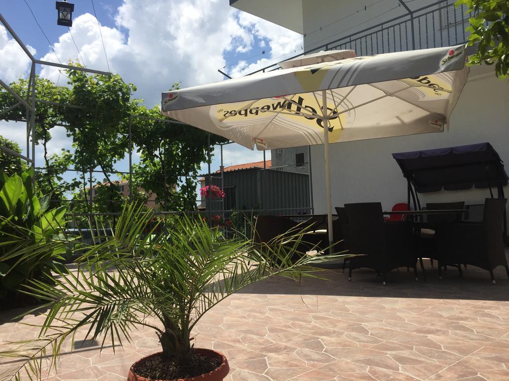 Guesthouse Varnica Kaštel Lukšić Exteriér fotografie