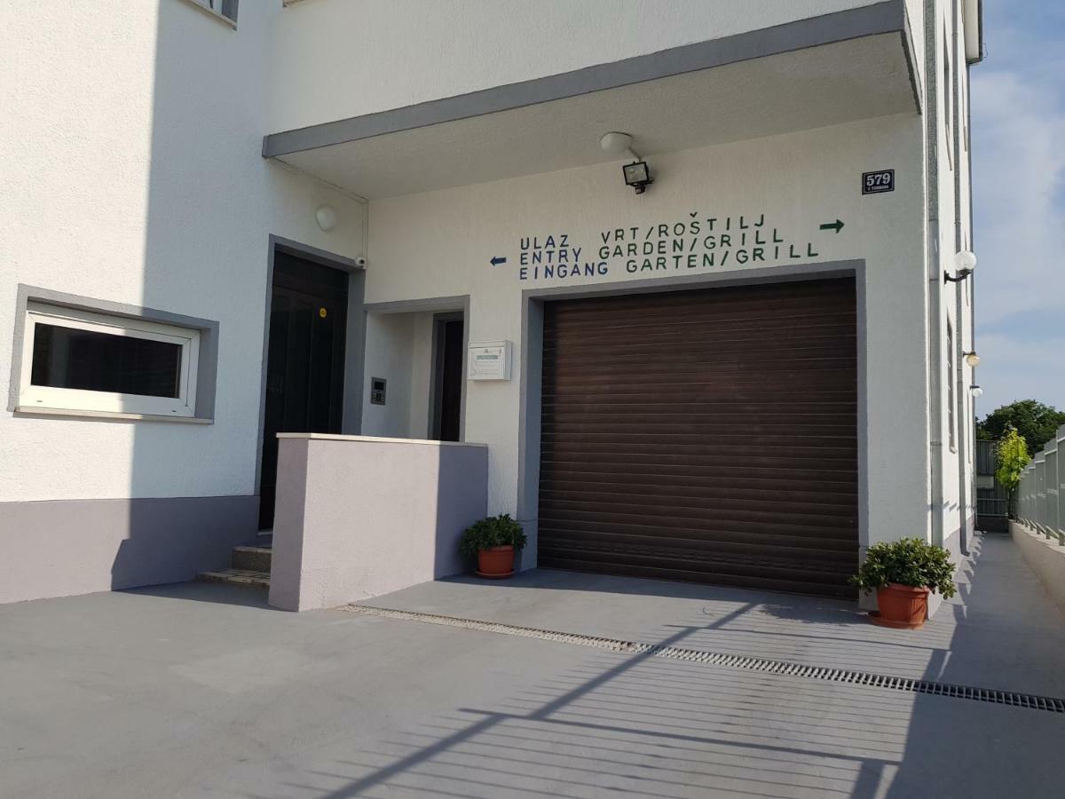 Guesthouse Varnica Kaštel Lukšić Exteriér fotografie