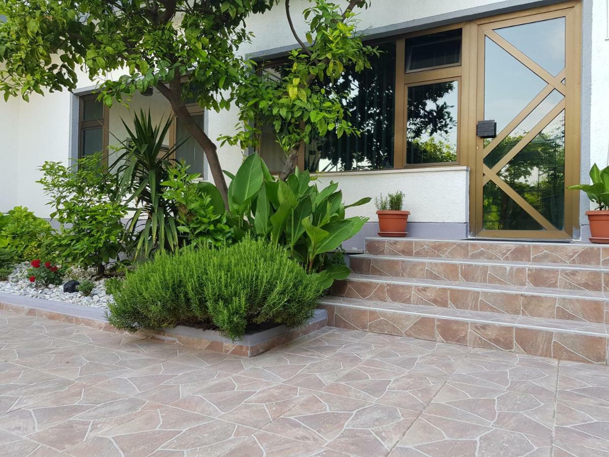 Guesthouse Varnica Kaštel Lukšić Exteriér fotografie